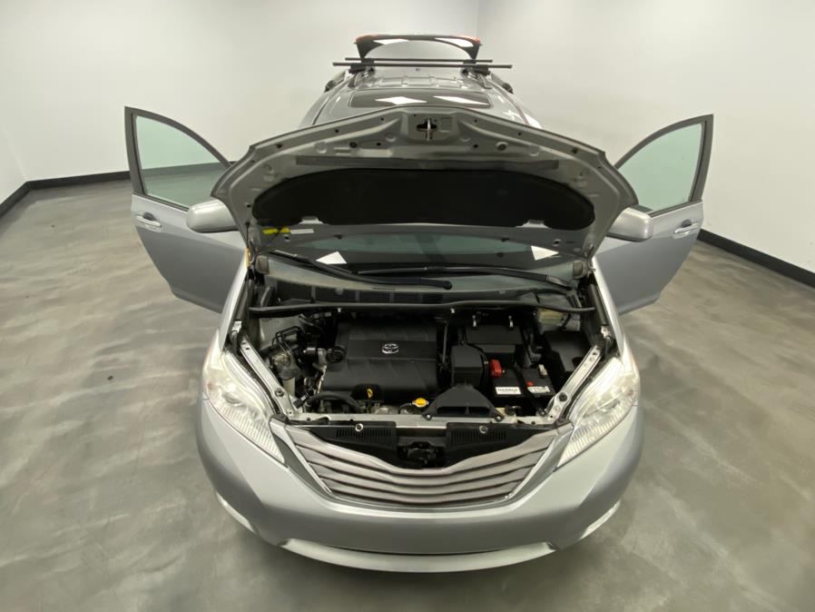 2015 Toyota Sienna 5dr 7-Pass Van XLE AWD (Natl) photo