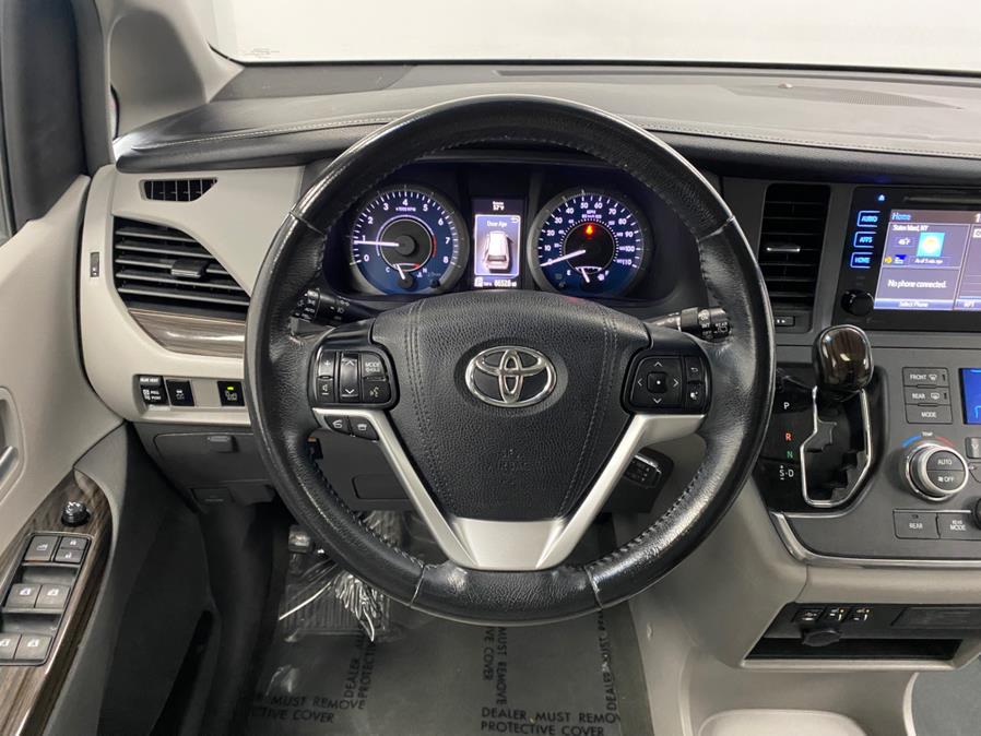 2015 Toyota Sienna 5dr 7-Pass Van XLE AWD (Natl) photo