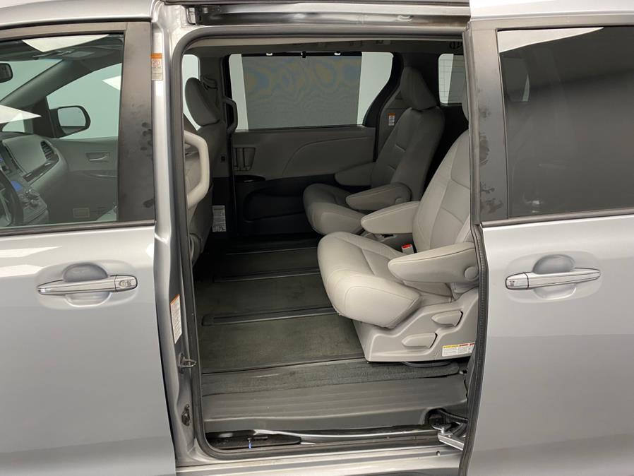 2015 Toyota Sienna 5dr 7-Pass Van XLE AWD (Natl) photo