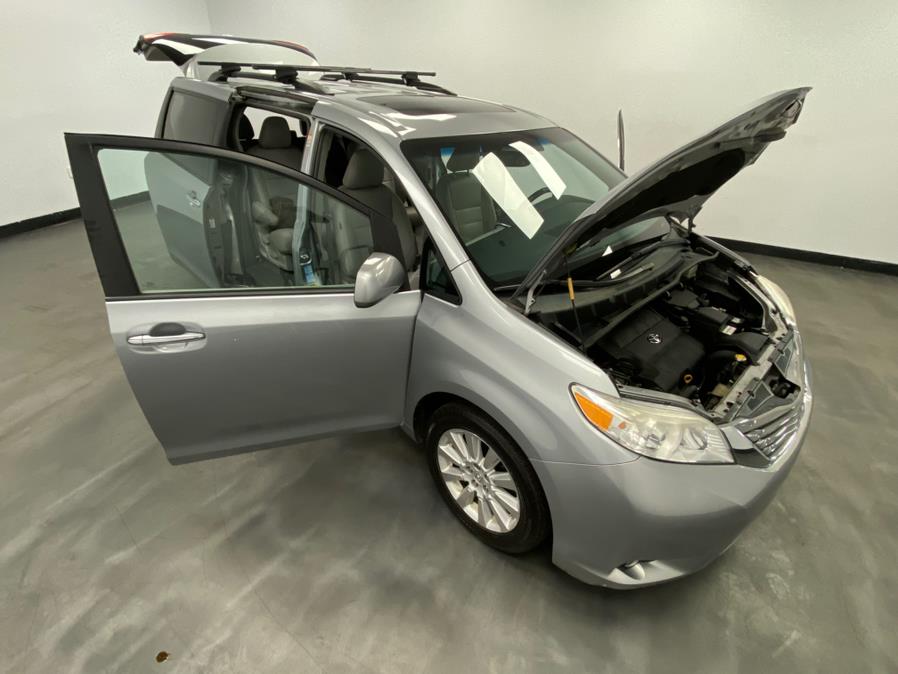 2015 Toyota Sienna 5dr 7-Pass Van XLE AWD (Natl) photo