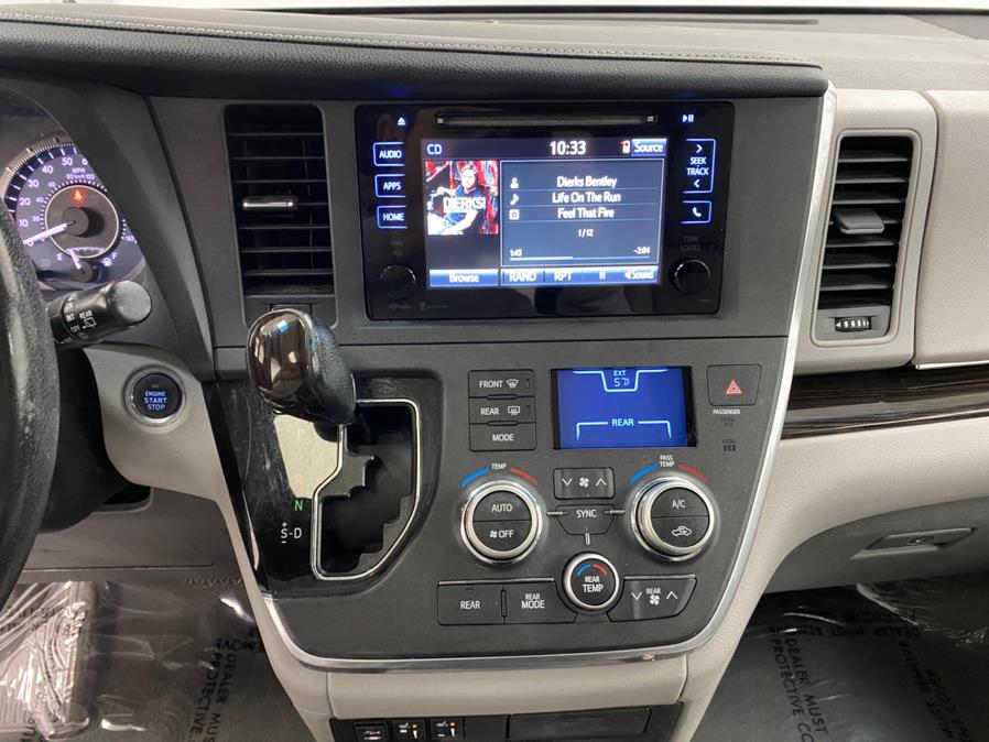 2015 Toyota Sienna 5dr 7-Pass Van XLE AWD (Natl) photo