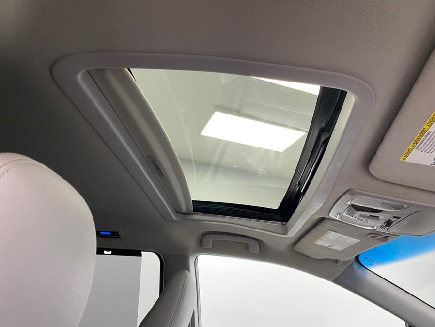 2015 Toyota Sienna 5dr 7-Pass Van XLE AWD (Natl) photo