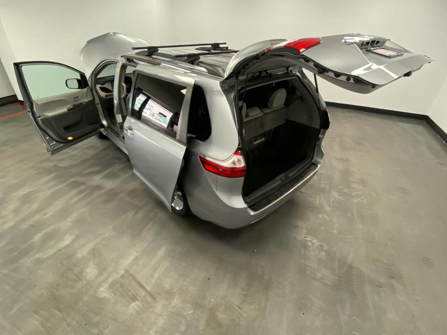 2015 Toyota Sienna 5dr 7-Pass Van XLE AWD (Natl) photo