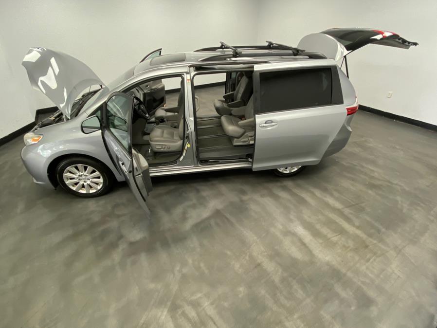 2015 Toyota Sienna 5dr 7-Pass Van XLE AWD (Natl) photo