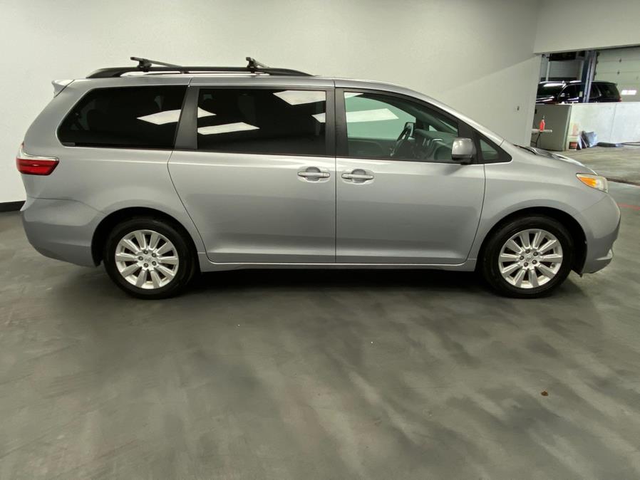2015 Toyota Sienna 5dr 7-Pass Van XLE AWD (Natl) photo