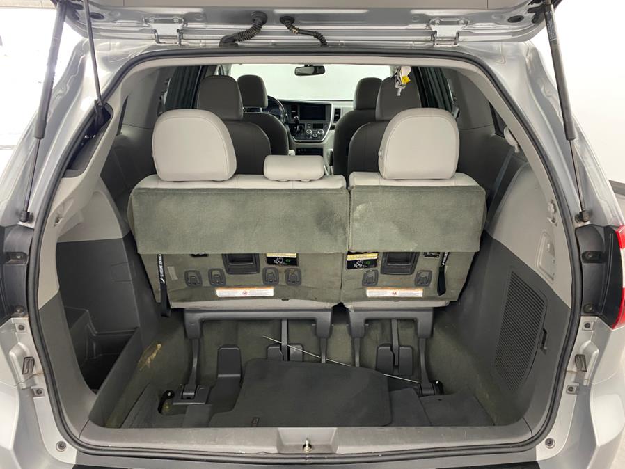 2015 Toyota Sienna 5dr 7-Pass Van XLE AWD (Natl) photo