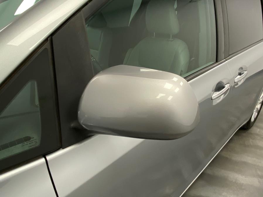 2015 Toyota Sienna 5dr 7-Pass Van XLE AWD (Natl) photo