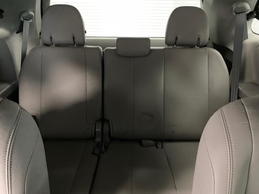 2015 Toyota Sienna 5dr 7-Pass Van XLE AWD (Natl) photo