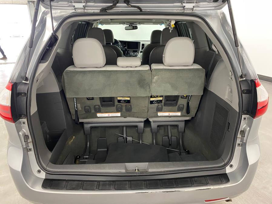 2015 Toyota Sienna 5dr 7-Pass Van XLE AWD (Natl) photo