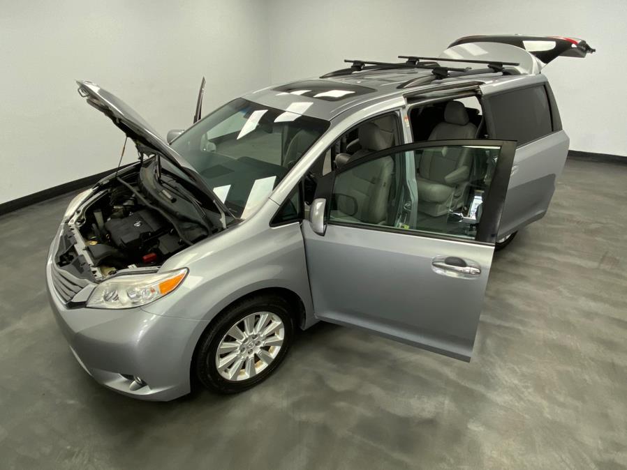 2015 Toyota Sienna 5dr 7-Pass Van XLE AWD (Natl) photo