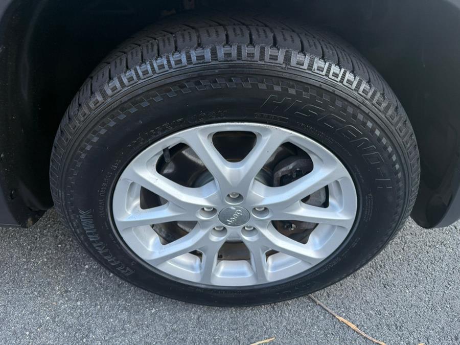 2016 Jeep Cherokee 4WD 4dr Latitude photo