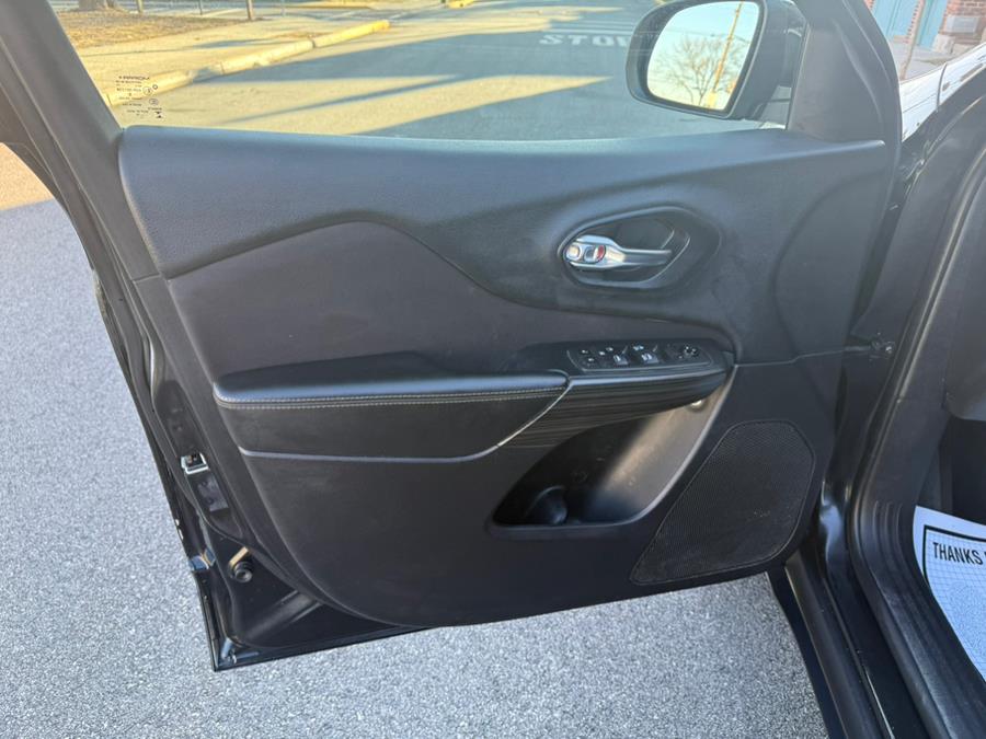 2016 Jeep Cherokee 4WD 4dr Latitude photo