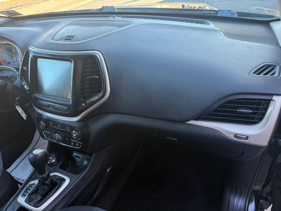 2016 Jeep Cherokee 4WD 4dr Latitude photo