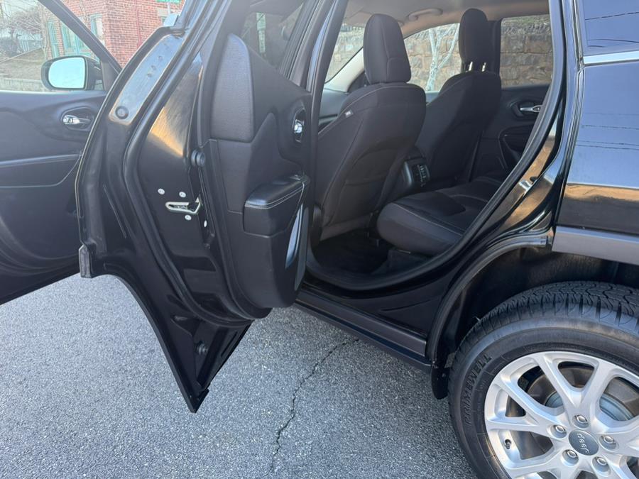 2016 Jeep Cherokee 4WD 4dr Latitude photo