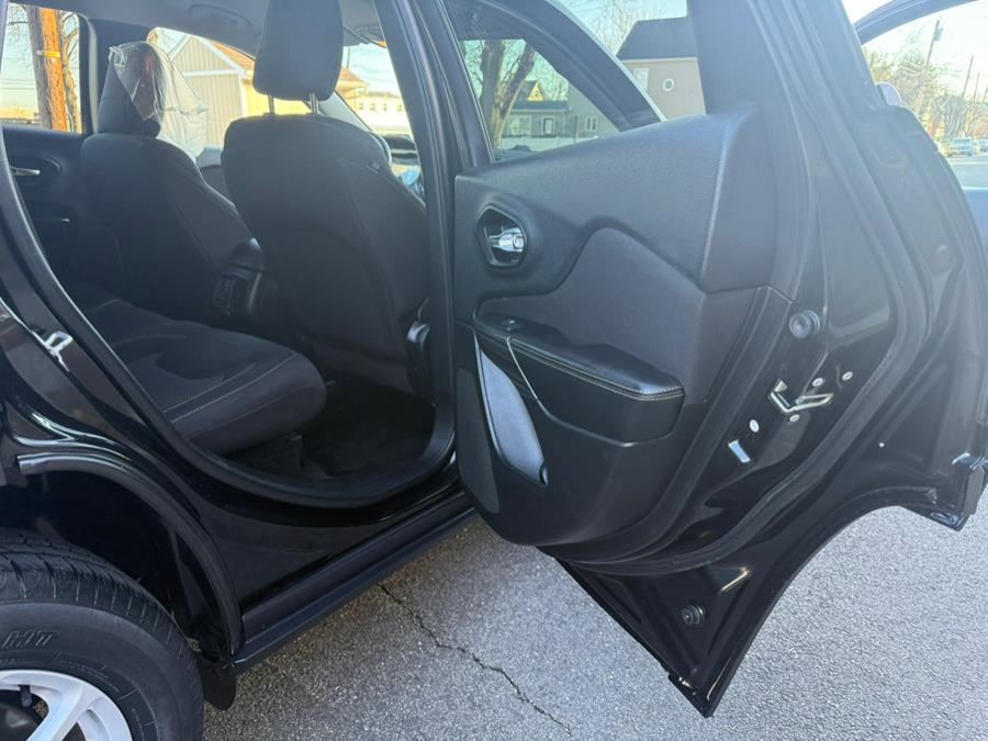 2016 Jeep Cherokee 4WD 4dr Latitude photo