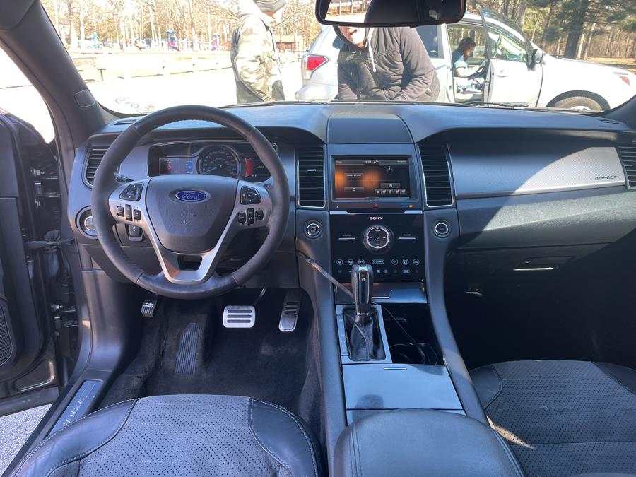 2015 Ford Taurus 4dr Sdn SHO AWD photo