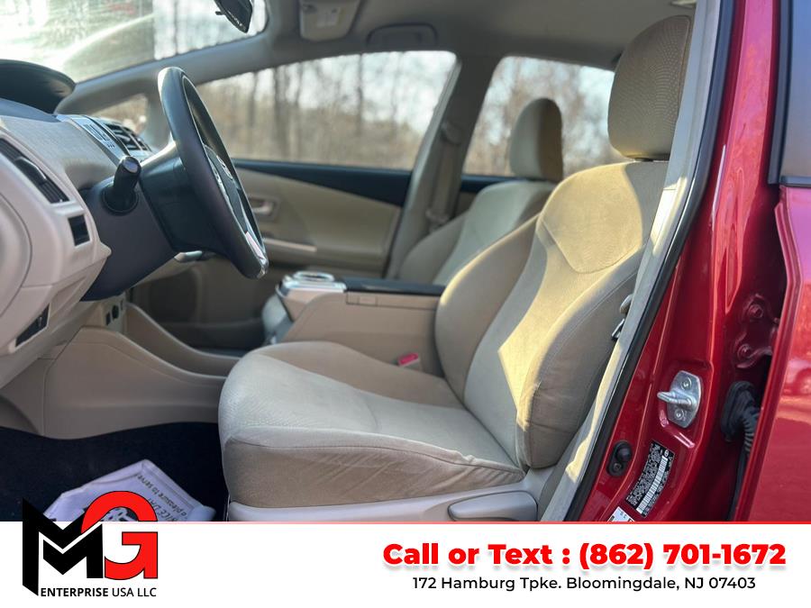 2012 Toyota Prius v Two photo