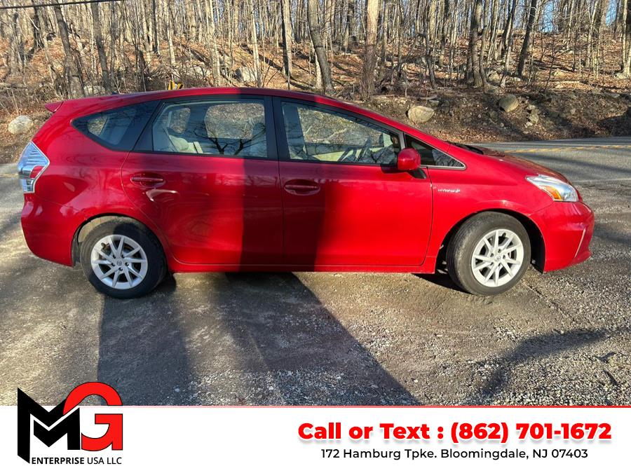 2012 Toyota Prius v Two photo