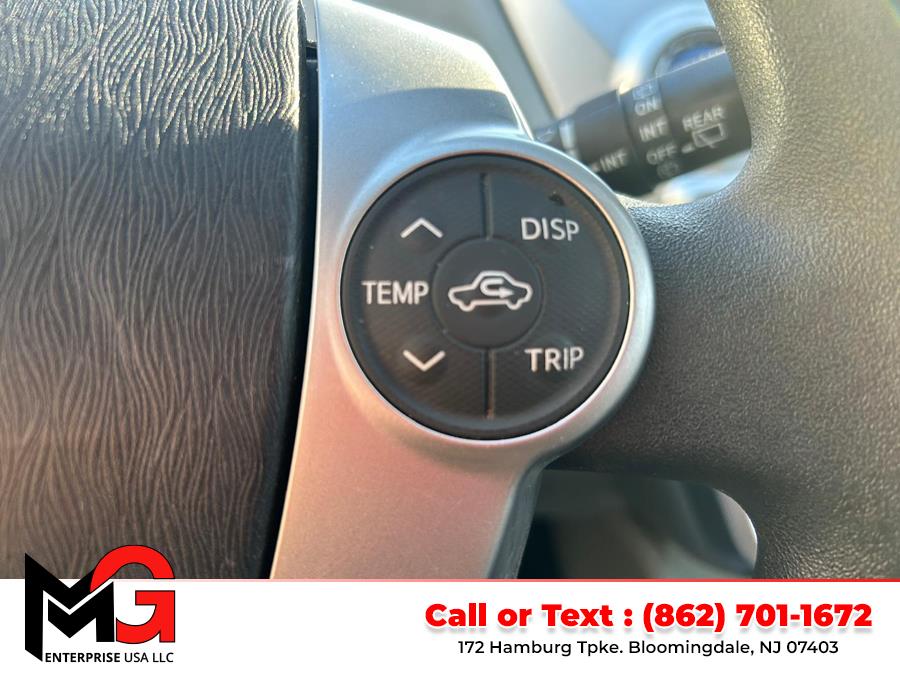 2012 Toyota Prius v Two photo