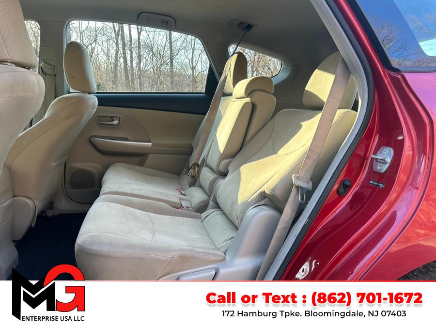 2012 Toyota Prius v Two photo
