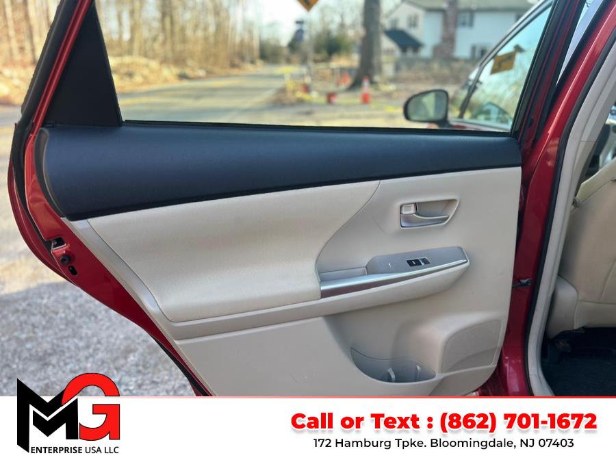 2012 Toyota Prius v Two photo