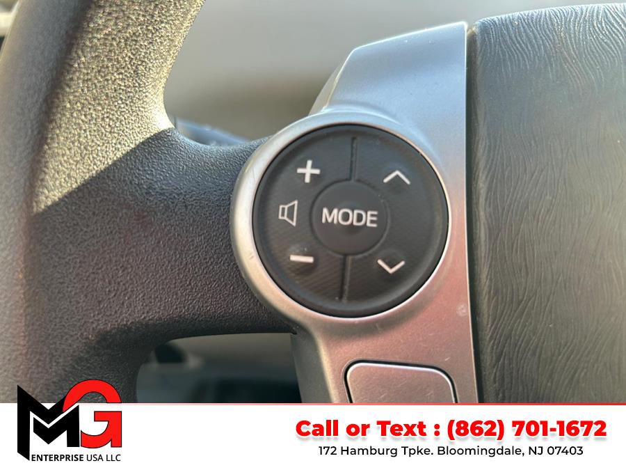 2012 Toyota Prius v Two photo