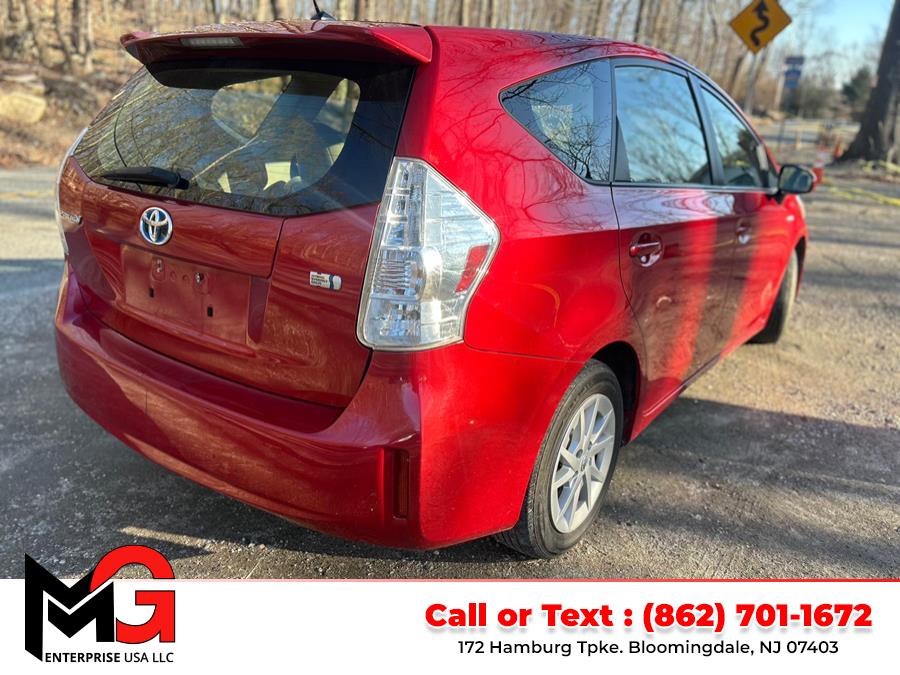 2012 Toyota Prius v Two photo