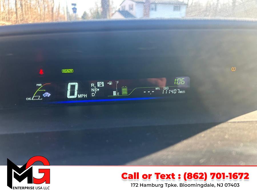2012 Toyota Prius v Two photo