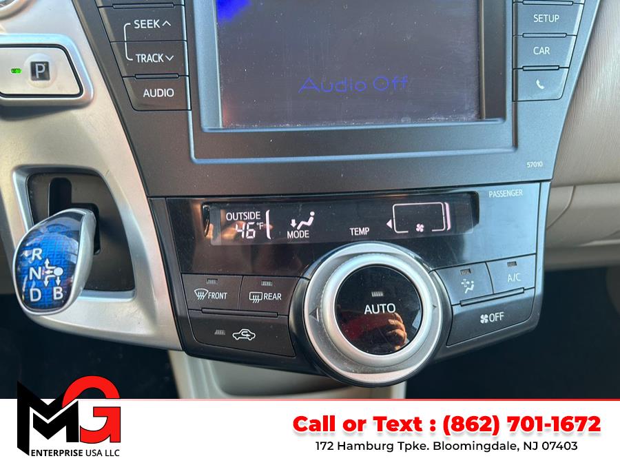 2012 Toyota Prius v Two photo