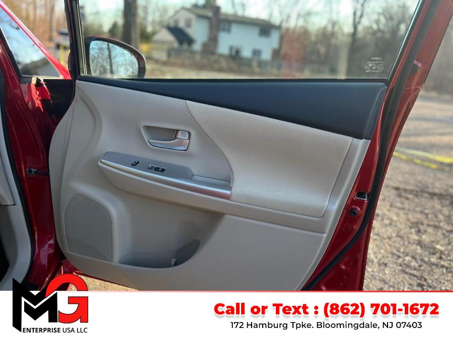 2012 Toyota Prius v Two photo