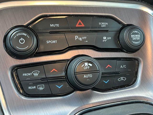 2017 Dodge Challenger SXT photo