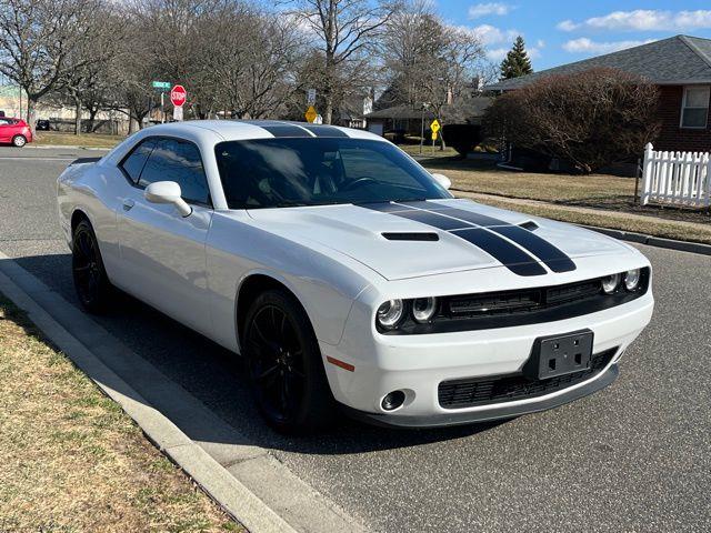 2017 Dodge Challenger SXT photo