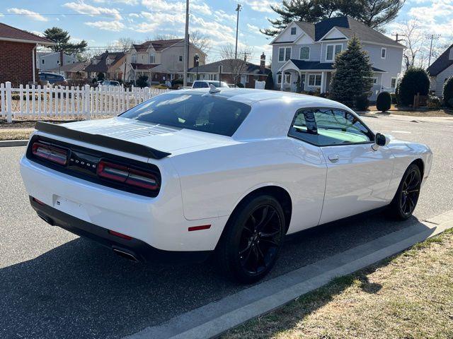 2017 Dodge Challenger SXT photo