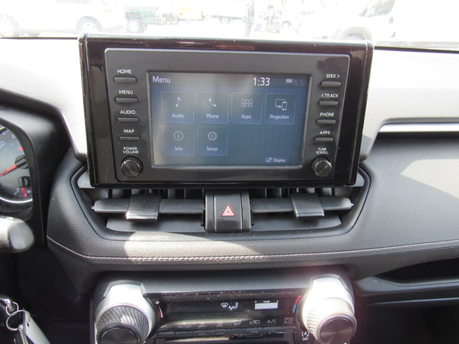 2019 Toyota RAV4 LE photo