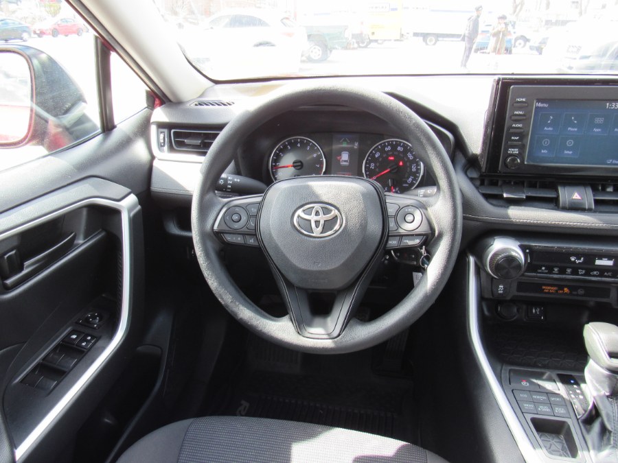 2019 Toyota RAV4 LE photo