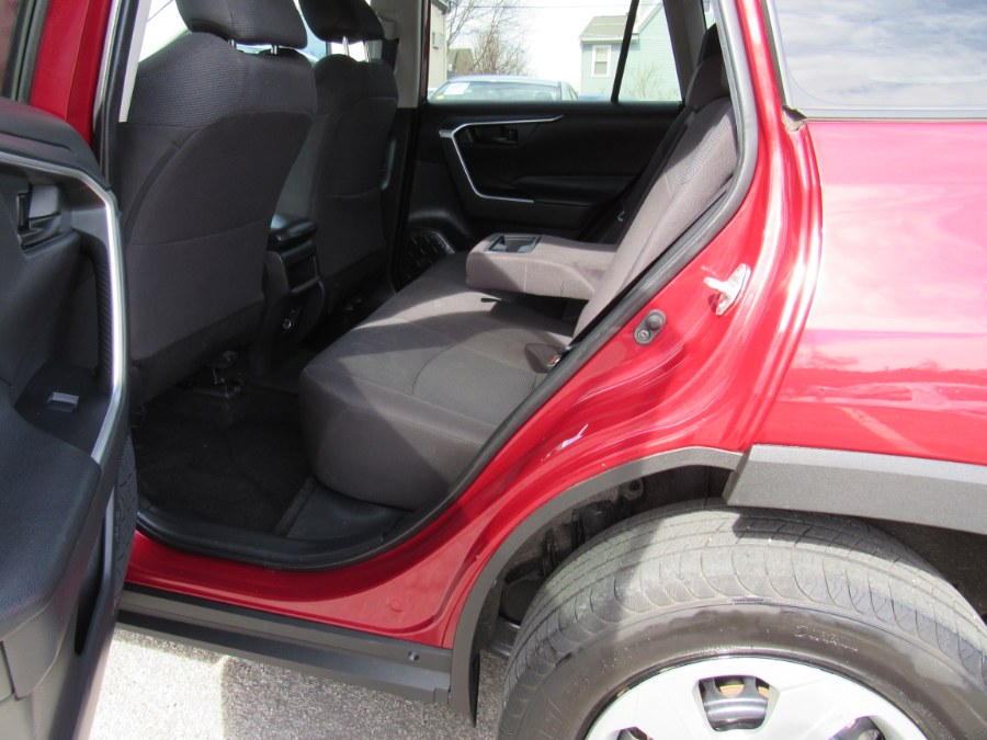 2019 Toyota RAV4 LE photo