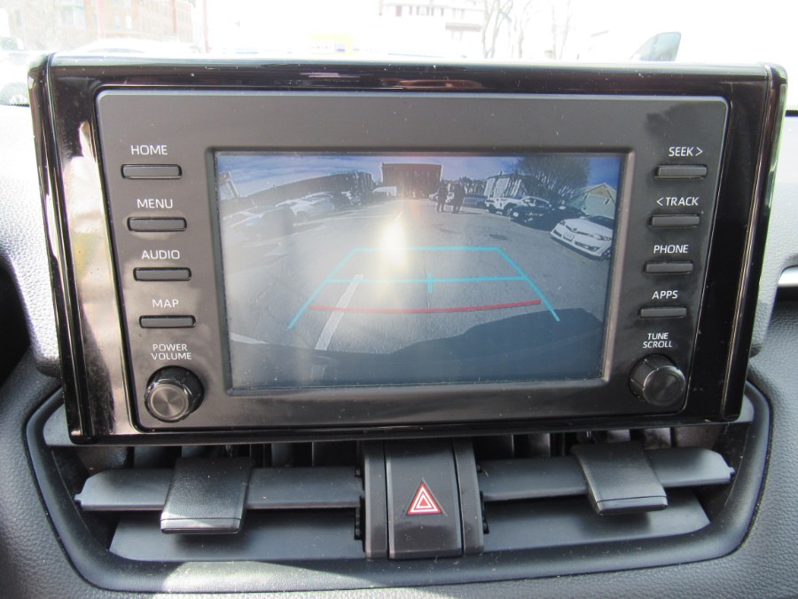 2019 Toyota RAV4 LE photo