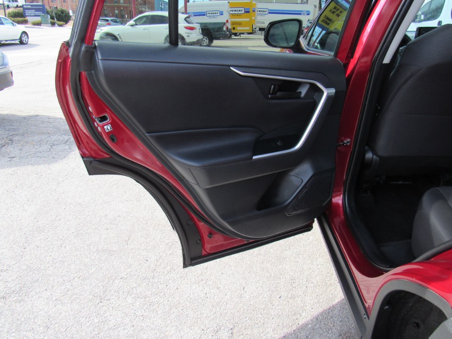 2019 Toyota RAV4 LE photo