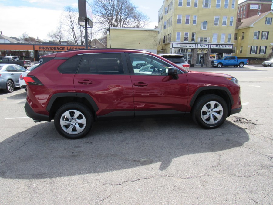 2019 Toyota RAV4 LE photo
