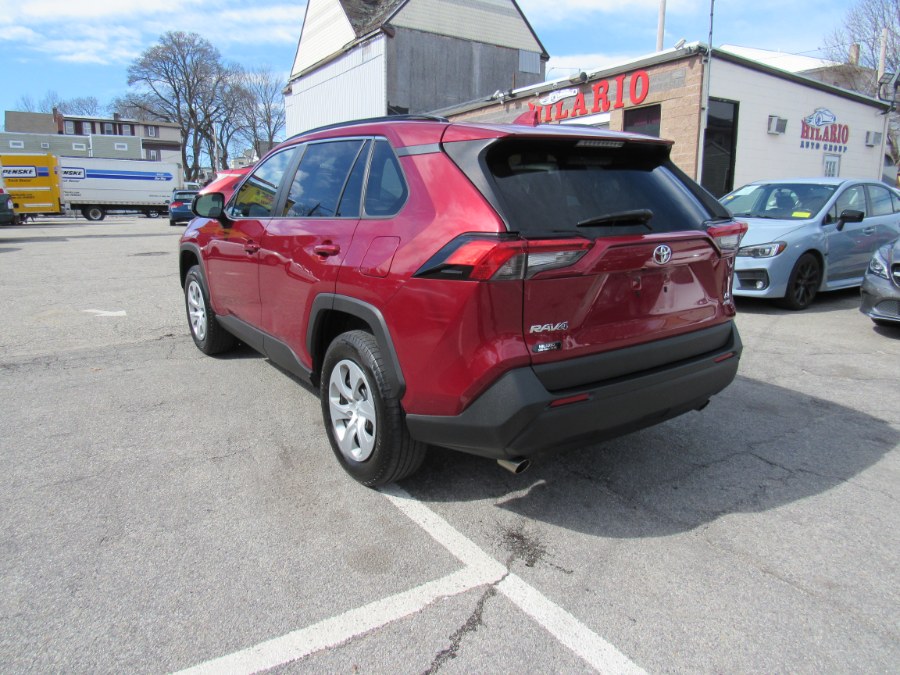 2019 Toyota RAV4 LE photo