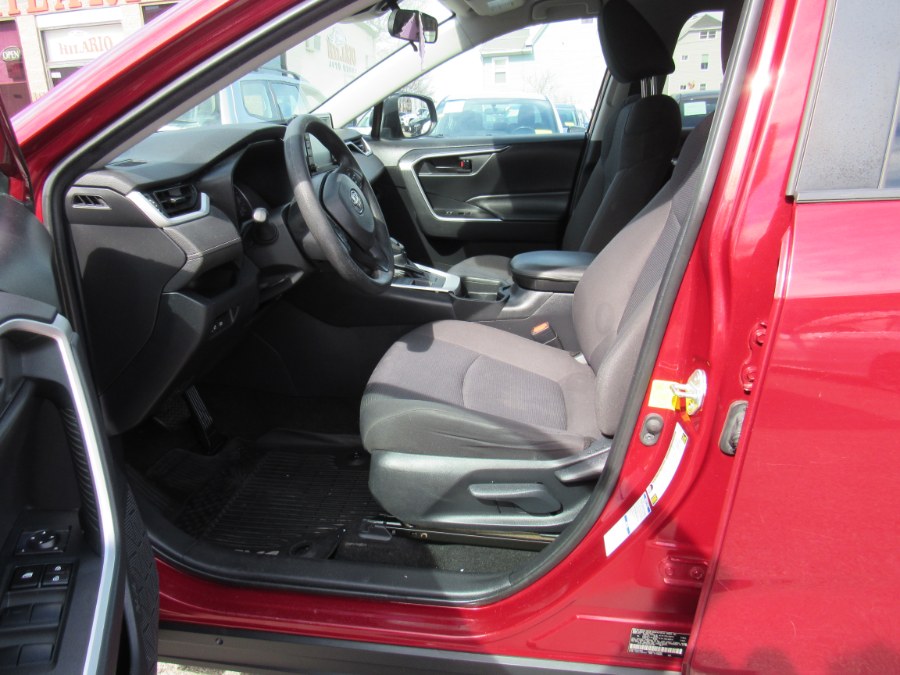 2019 Toyota RAV4 LE photo