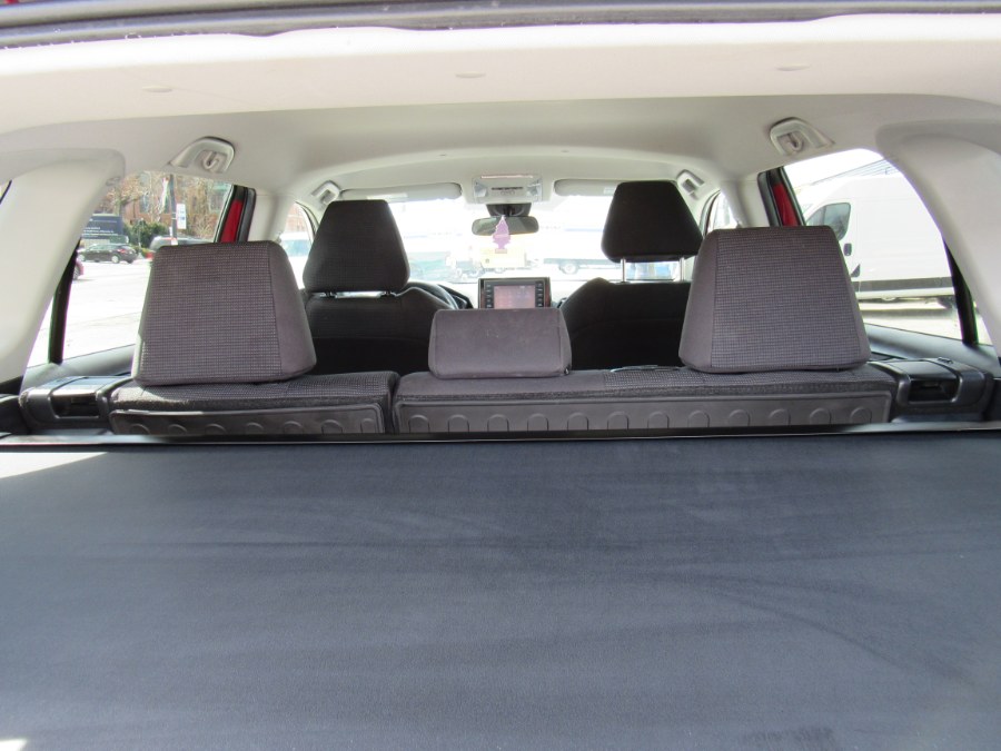 2019 Toyota RAV4 LE photo
