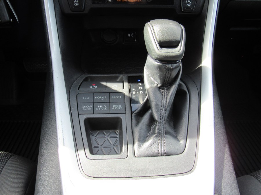 2019 Toyota RAV4 LE photo