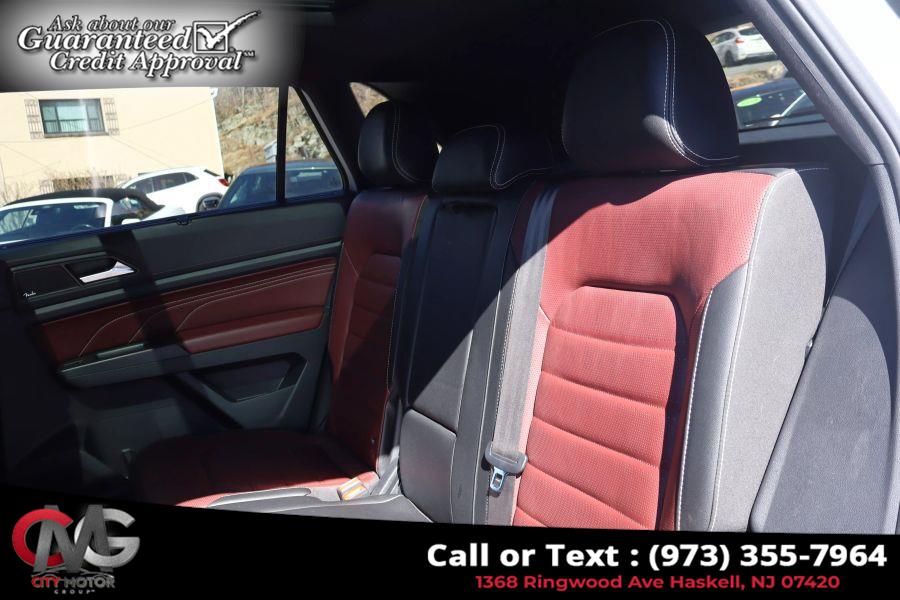 2021 Volkswagen Atlas Cross Sport SEL Premium R-Line 4Motion Spo photo