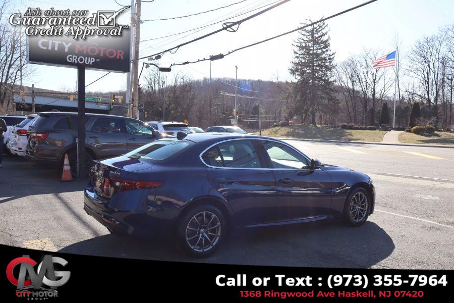 2018 Alfa Romeo Giulia Sedan 4D photo