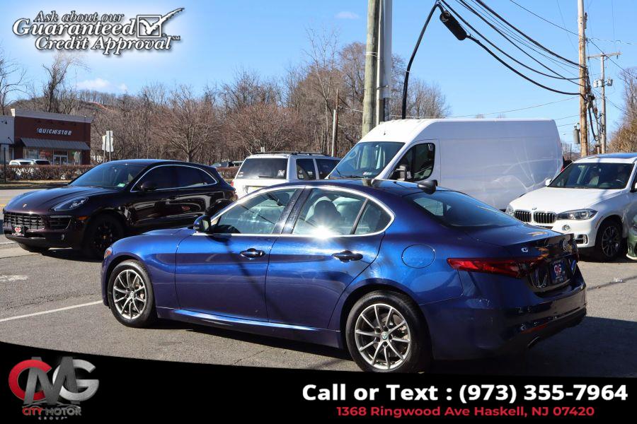 2018 Alfa Romeo Giulia Sedan 4D photo