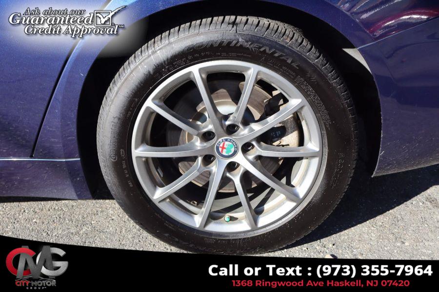 2018 Alfa Romeo Giulia Sedan 4D photo