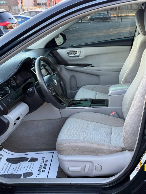 2015 Toyota Camry 4dr Sdn I4 Auto LE (Natl) photo