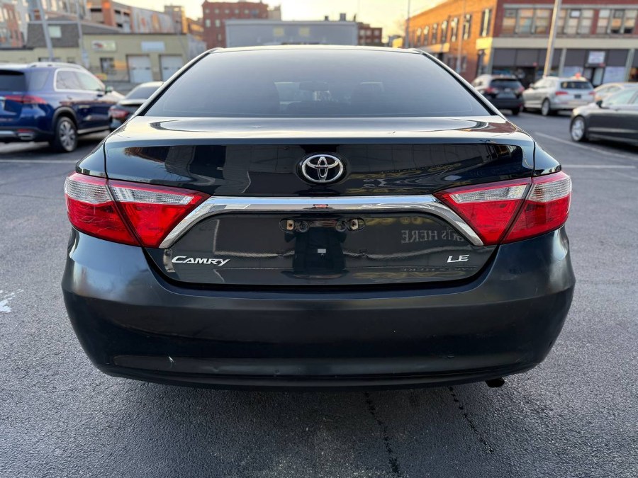 2015 Toyota Camry 4dr Sdn I4 Auto LE (Natl) photo