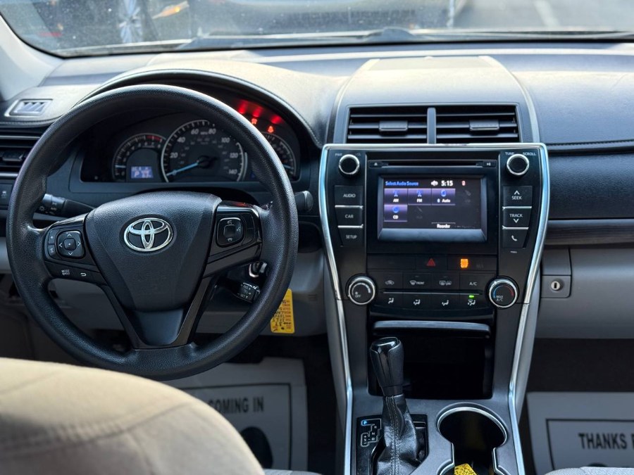 2015 Toyota Camry 4dr Sdn I4 Auto LE (Natl) photo